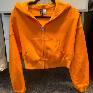 NWOT H&M short hooded sweatshirt jacket- sz M